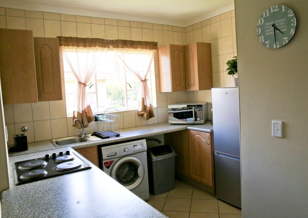 African Eagle Apartments Witfield Eksteriør billede