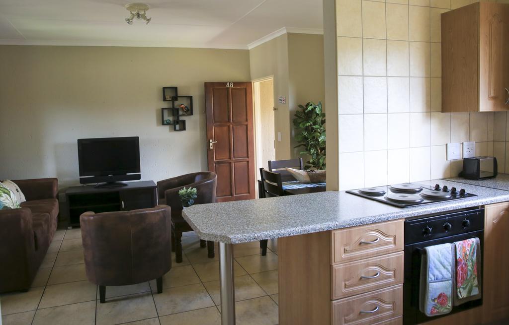 African Eagle Apartments Witfield Eksteriør billede
