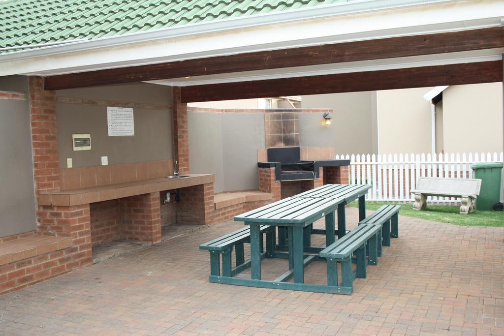 African Eagle Apartments Witfield Eksteriør billede