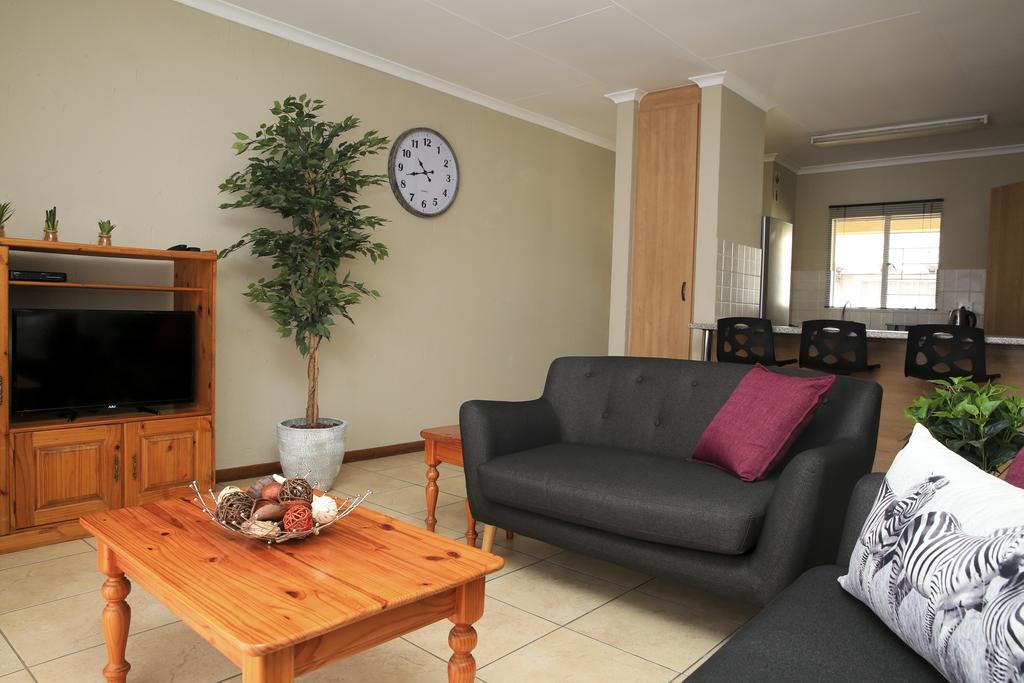 African Eagle Apartments Witfield Eksteriør billede